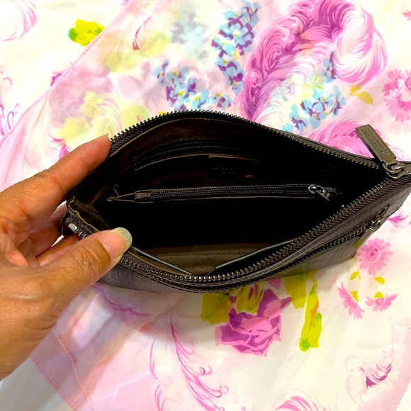 Vintage Burberry clutch/wristlet. - Picture 3 of 4